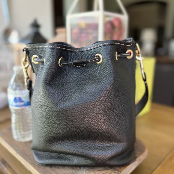 Black Dooney & Bourke Pebble Grain Drawstring EUC $79 - Picture 3 of 11